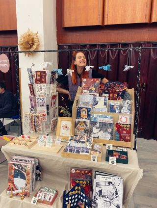 Moje značka vznikla souběžně s tím, že se ze mě stala maminka. V malinkatým obýváčku v divokých nocích při uspávání...